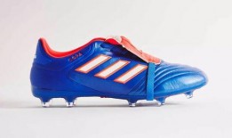 足球鞋最新爆料图片,揭秘最新爆料图片中的时尚战靴